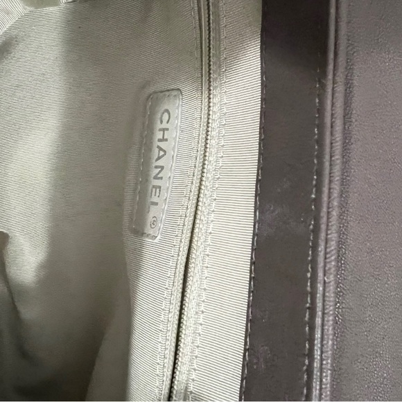 CHANEL shoulder crossbody calfskin leather bag in Gray silver color . - Picture 8 of 9